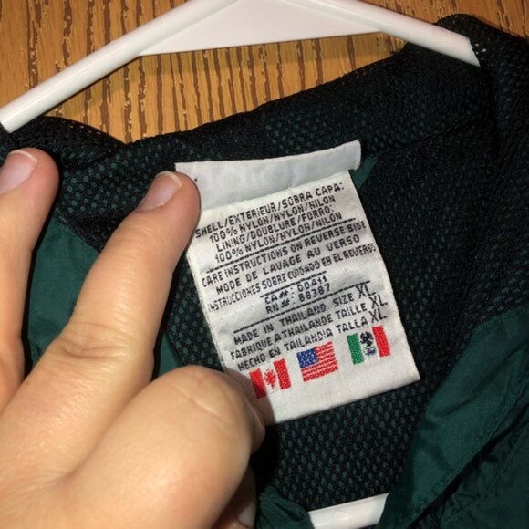 Vintage Adidas Size XL Rain Jacket - Picture 5 of 8